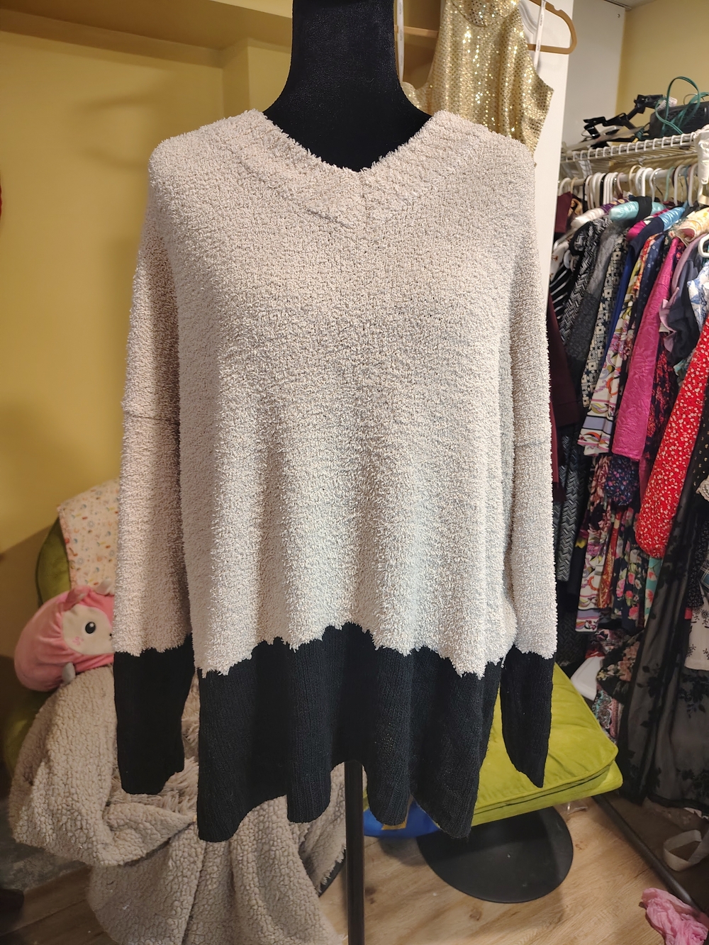 Absolutely Creative Worldwide Two-Tone Cream and Black Cozy Sweater